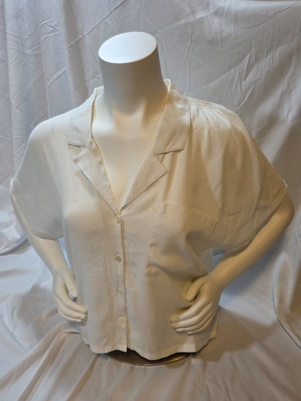 EUC Aritzia Wilfred Free Short Sleeve Button Up Shirt - White Size M
